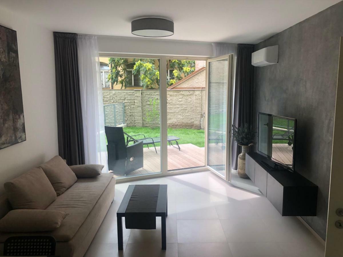 Luxury Apartment With Private Garden Prague Ngoại thất bức ảnh
